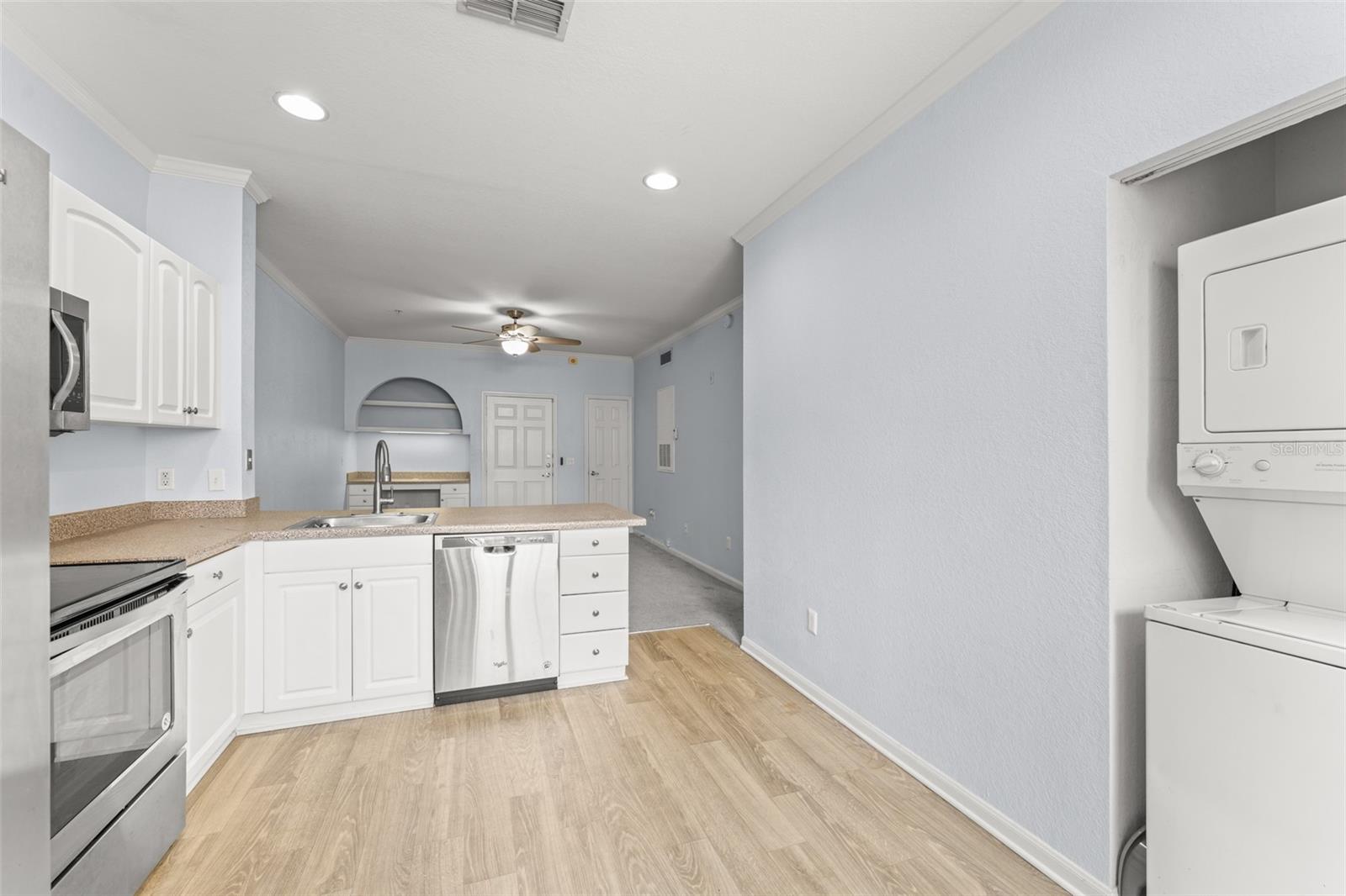 Image 15 of 35 For 860 Orange Avenue 338