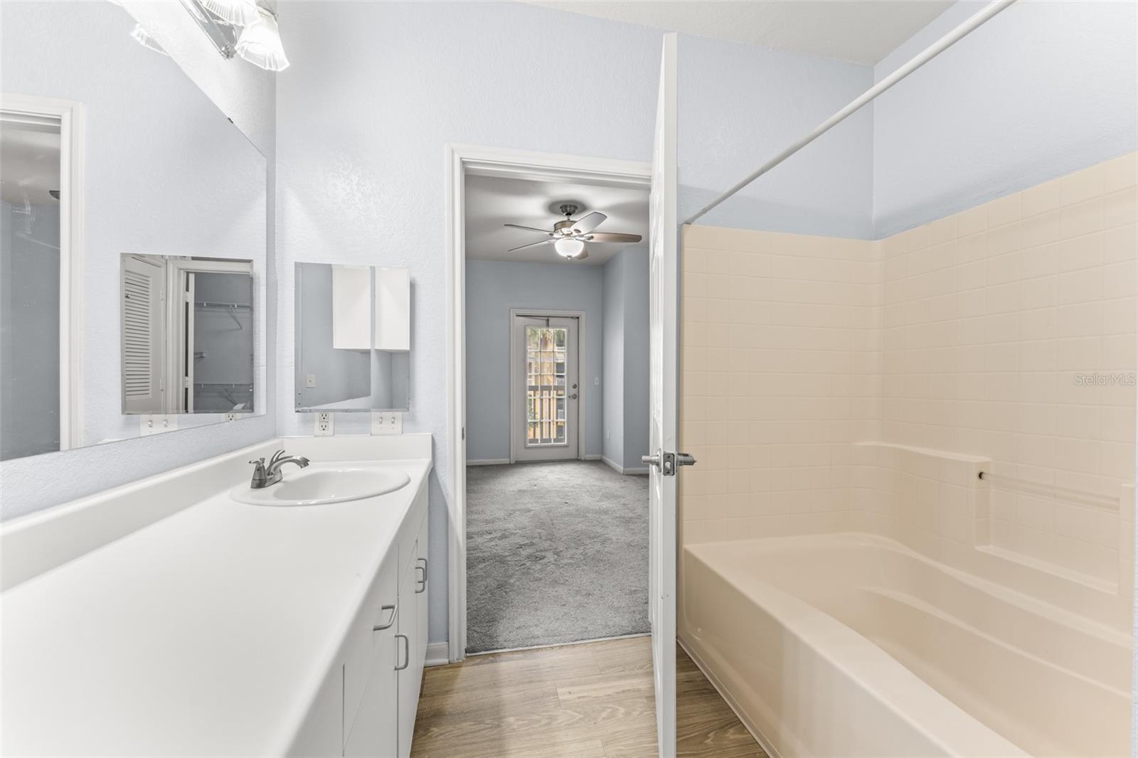 Image 23 of 35 For 860 Orange Avenue 338