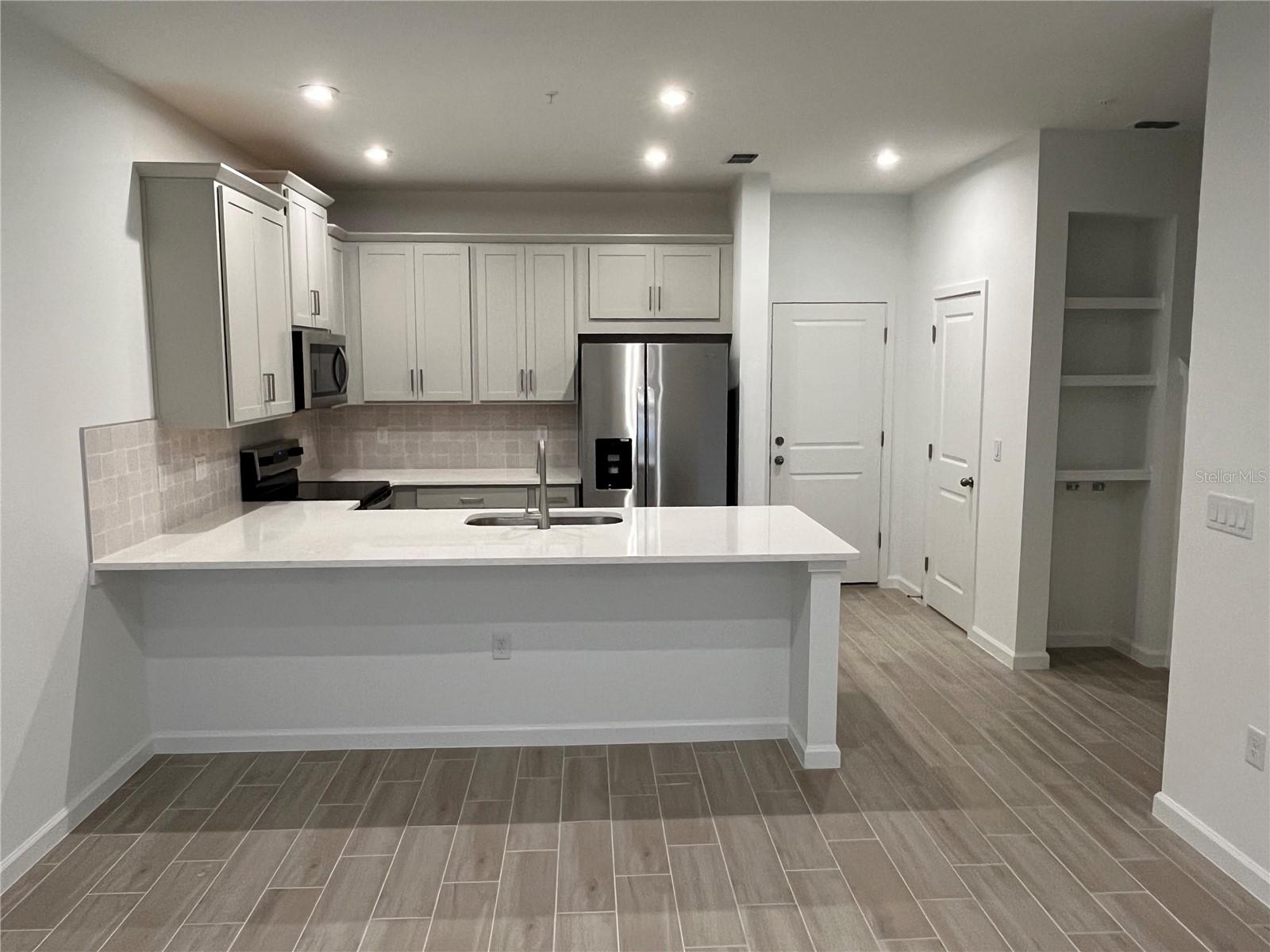 Image 15 of 27 For 9976 Red Canoe Alley