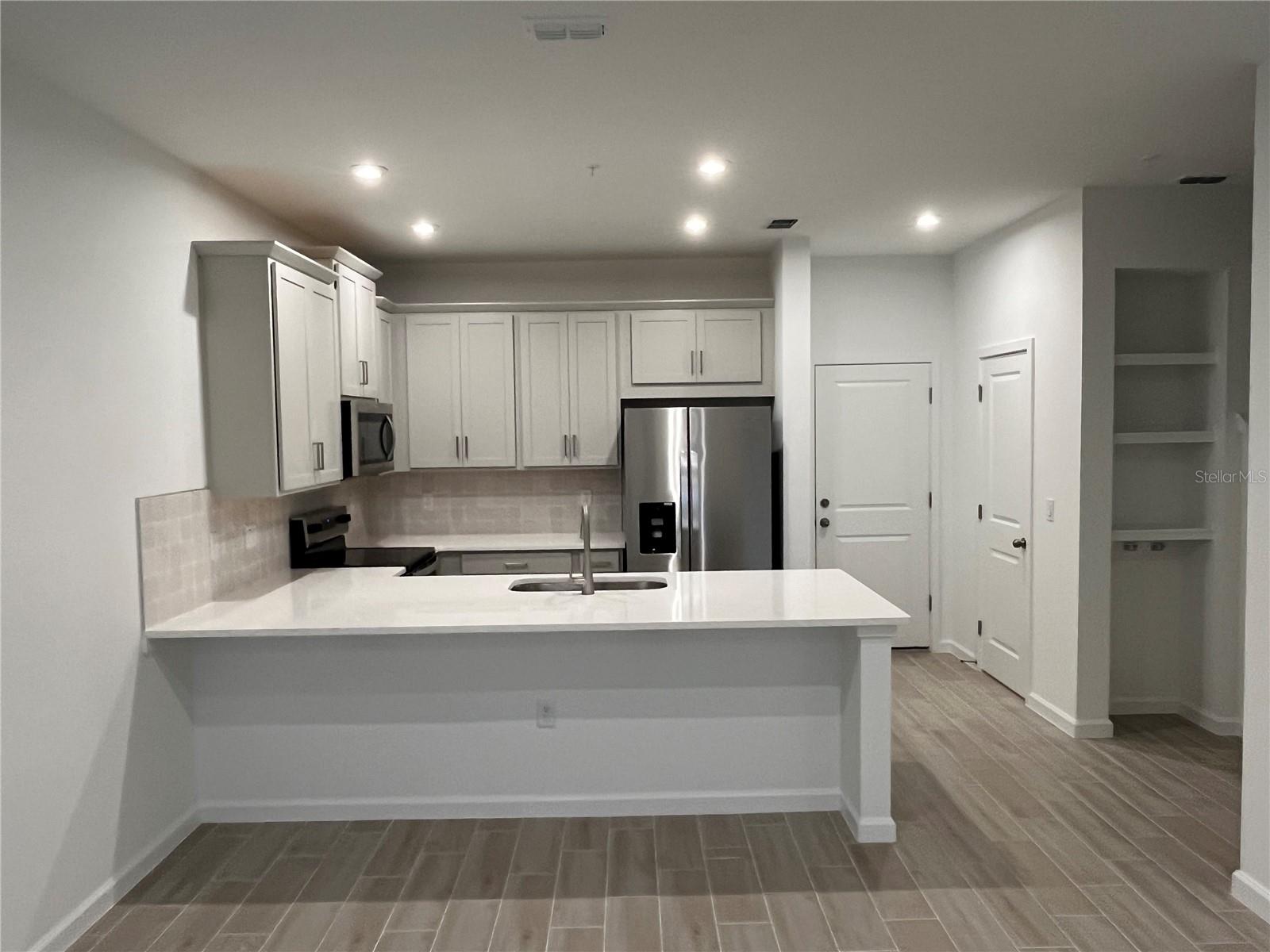 Image 16 of 27 For 9976 Red Canoe Alley