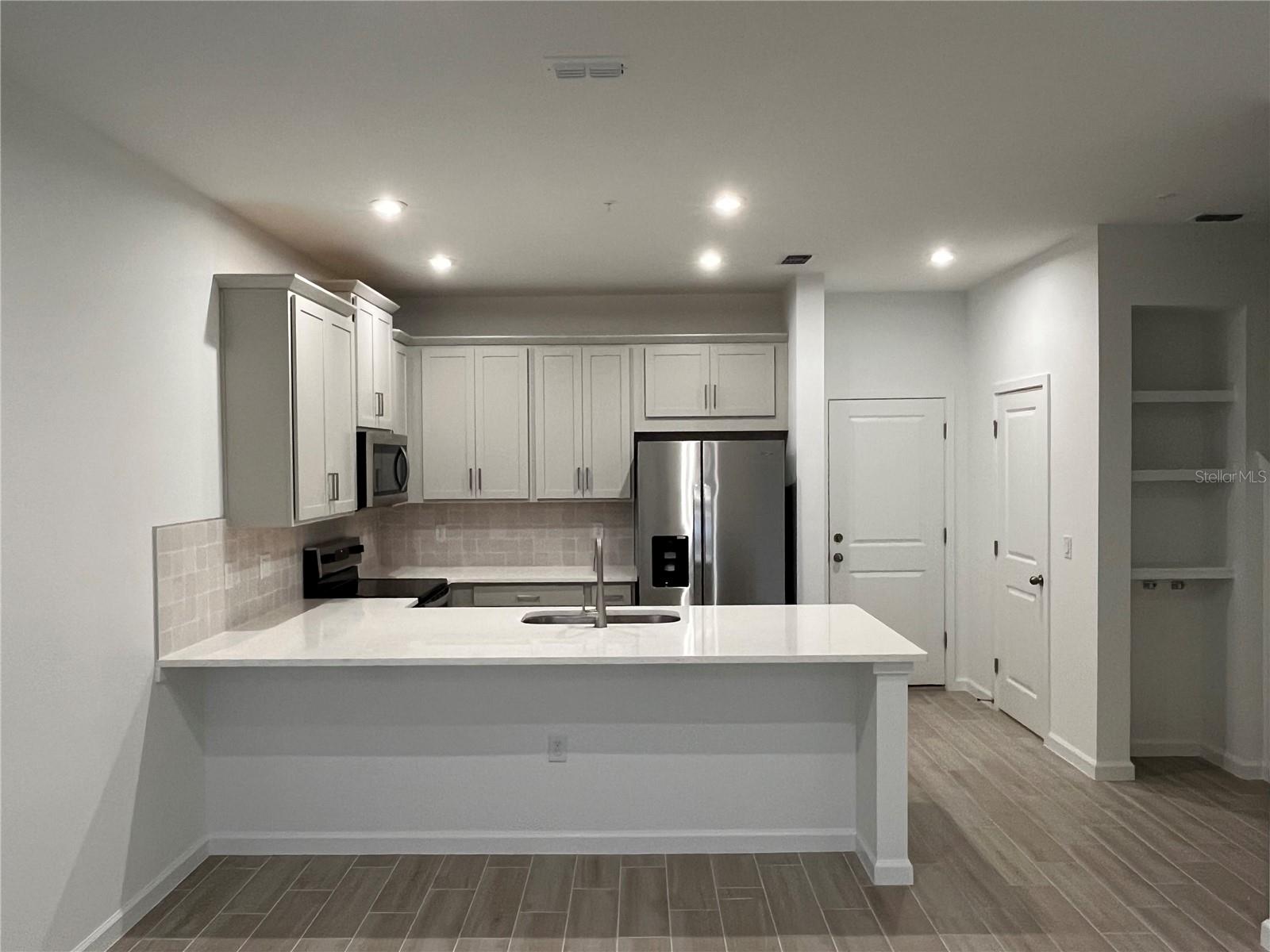 Image 17 of 27 For 9976 Red Canoe Alley