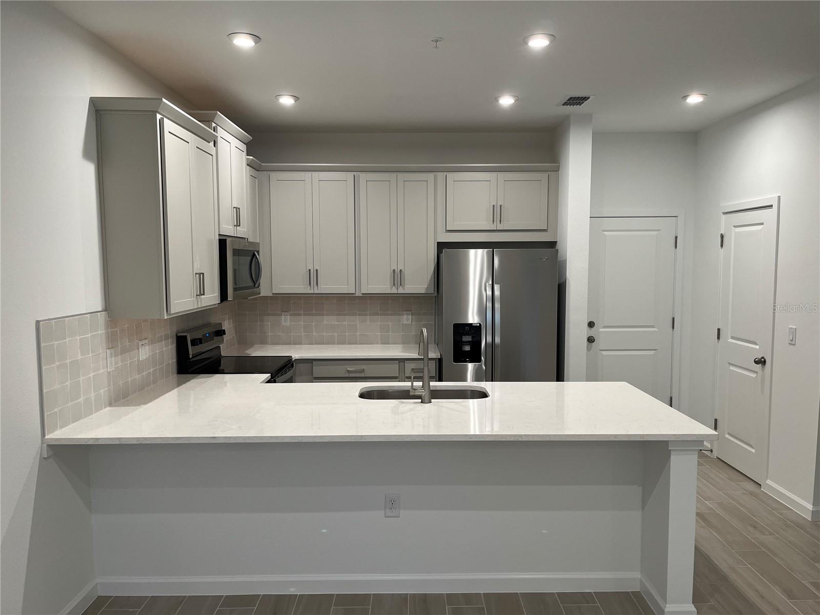 Image 19 of 27 For 9976 Red Canoe Alley