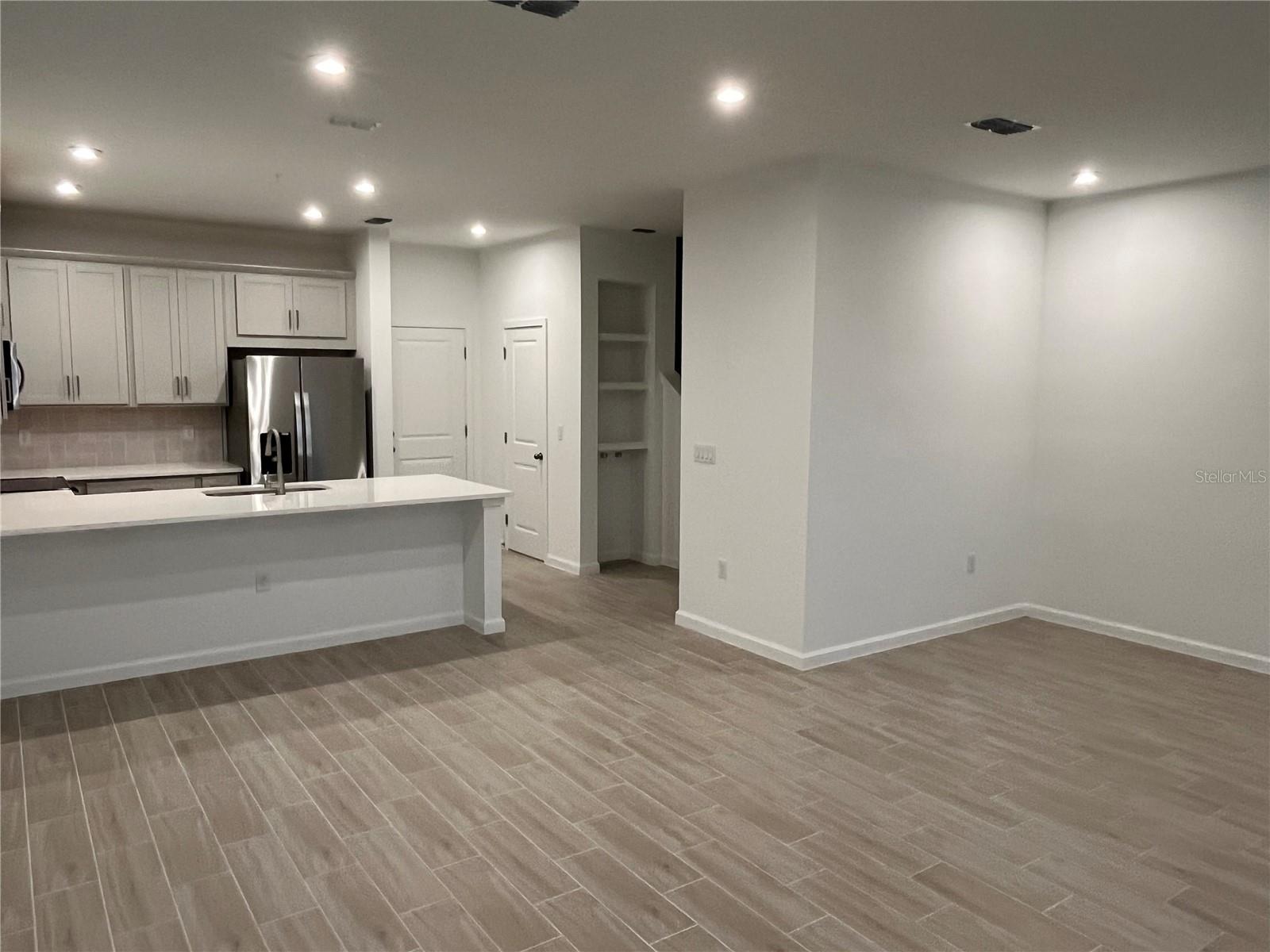 Image 20 of 27 For 9976 Red Canoe Alley