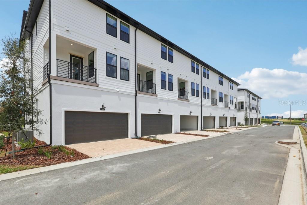 Image 32 of 36 For 15447 Hamlin Park Drive