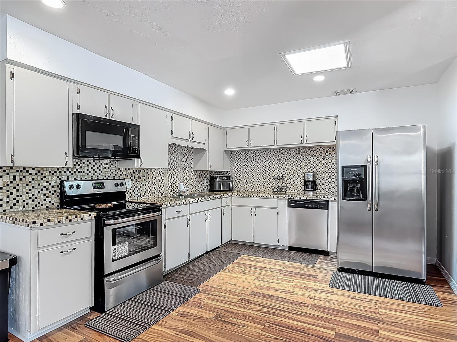 Image 11 of 33 For 2203 Beatrice Drive