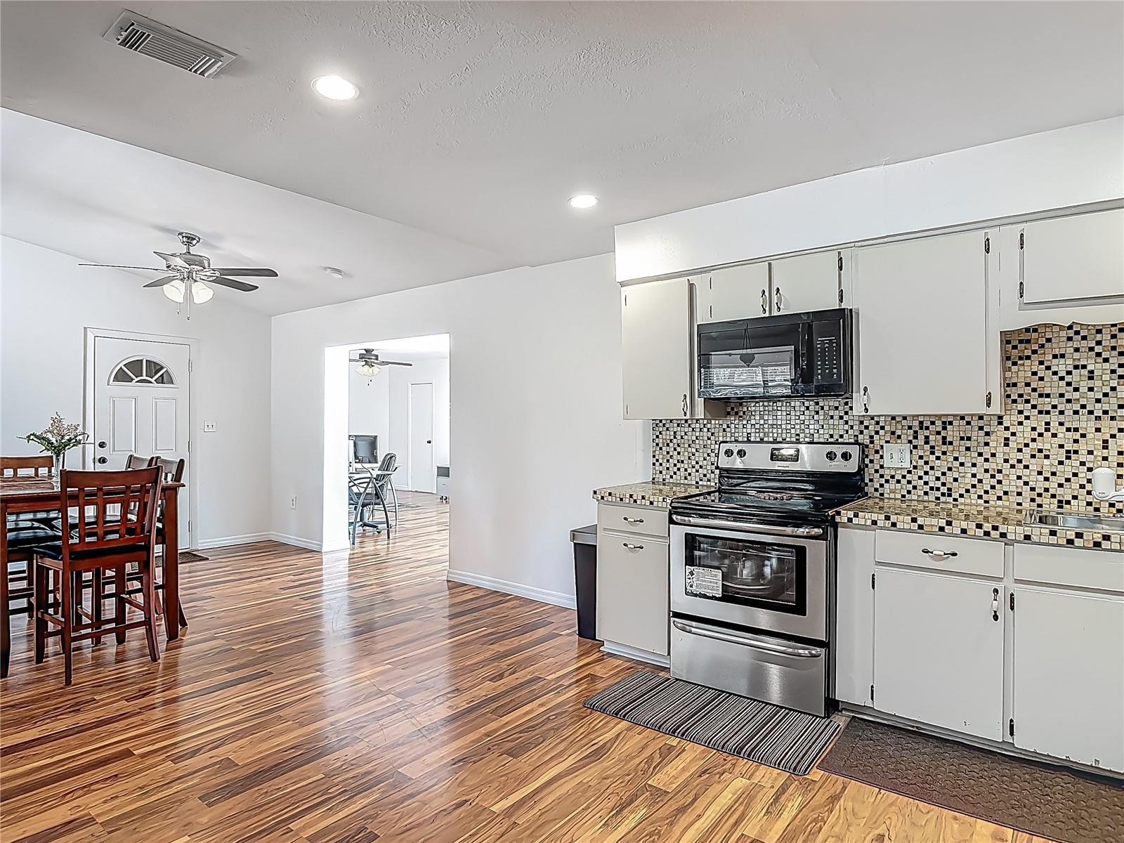 Image 9 of 33 For 2203 Beatrice Drive
