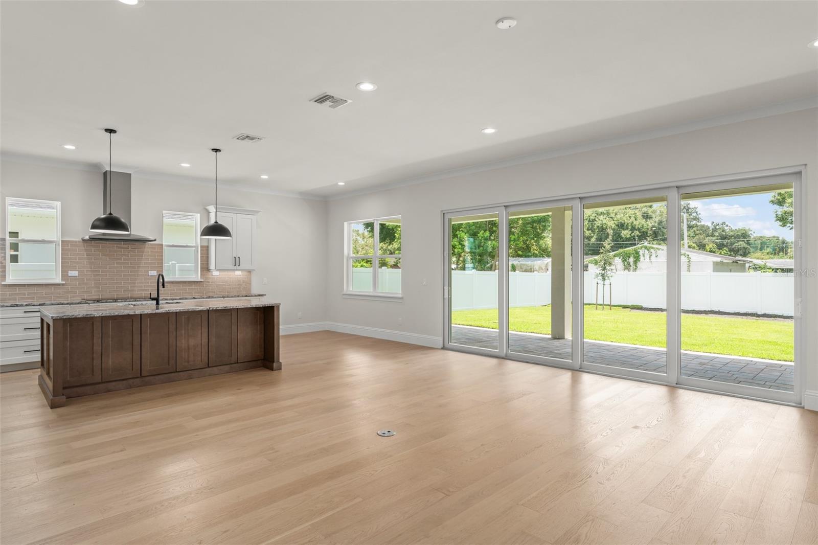 Image 18 of 58 For 2636 Sheffield Avenue