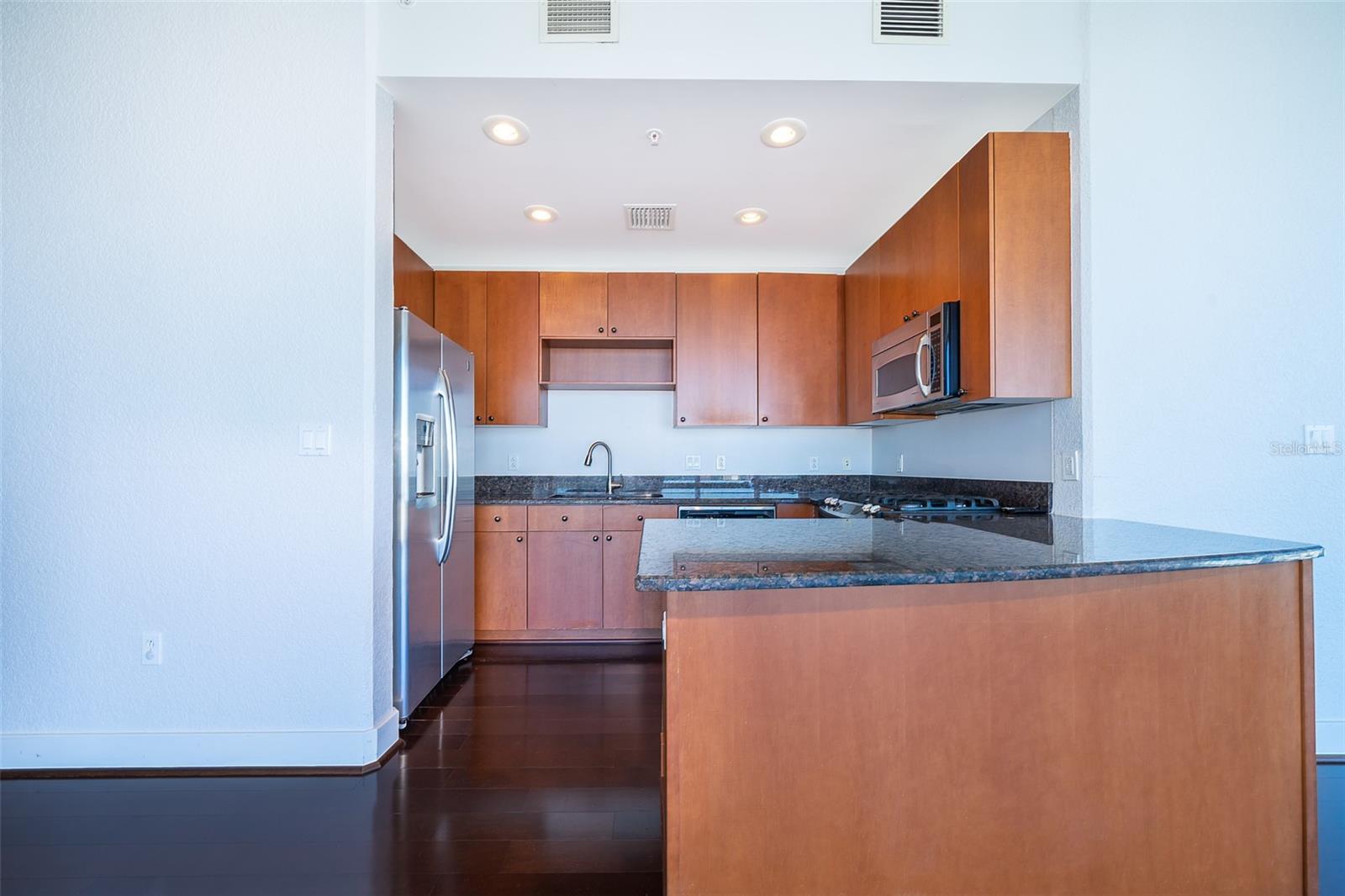 Image 11 of 31 For 150 Robinson Street 2112