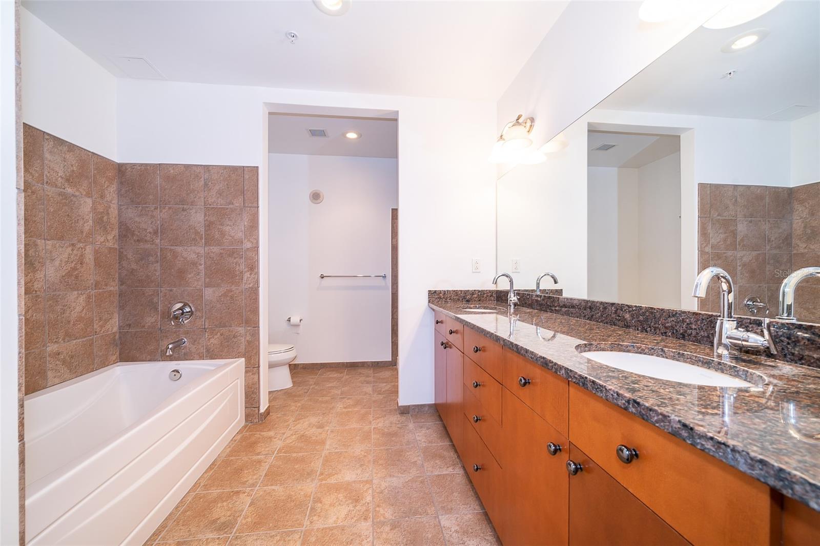 Image 17 of 31 For 150 Robinson Street 2112