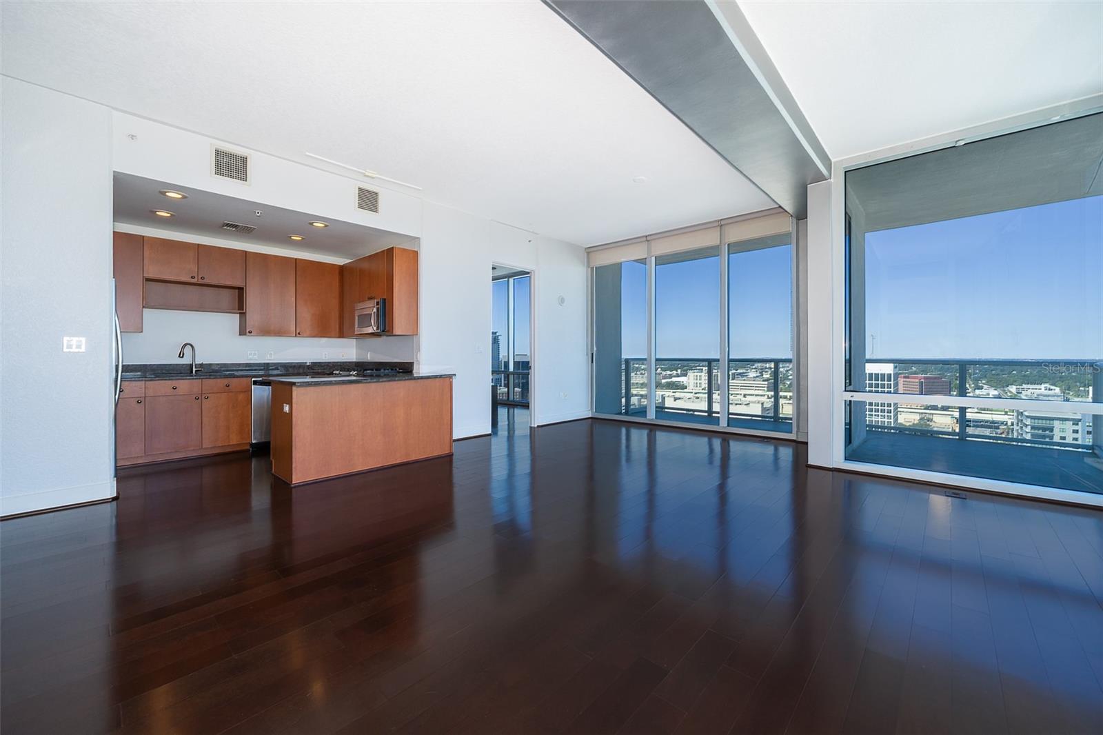 Image 3 of 31 For 150 Robinson Street 2112