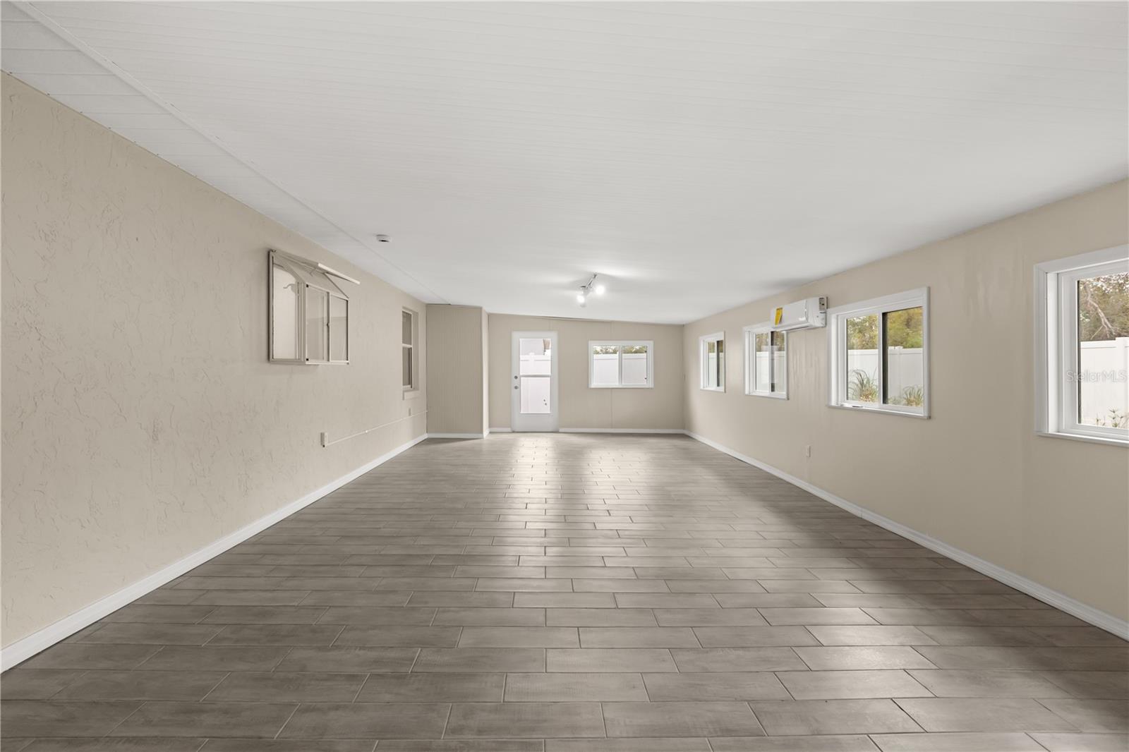 Image 16 of 35 For 15690 46th Circle