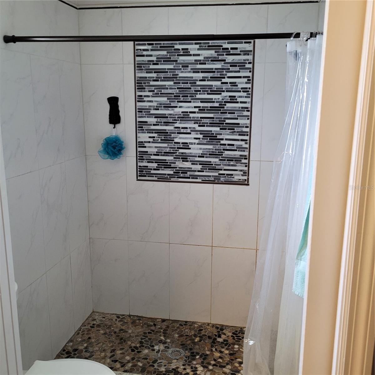 Image 13 of 19 For 8539 Clematis Lane