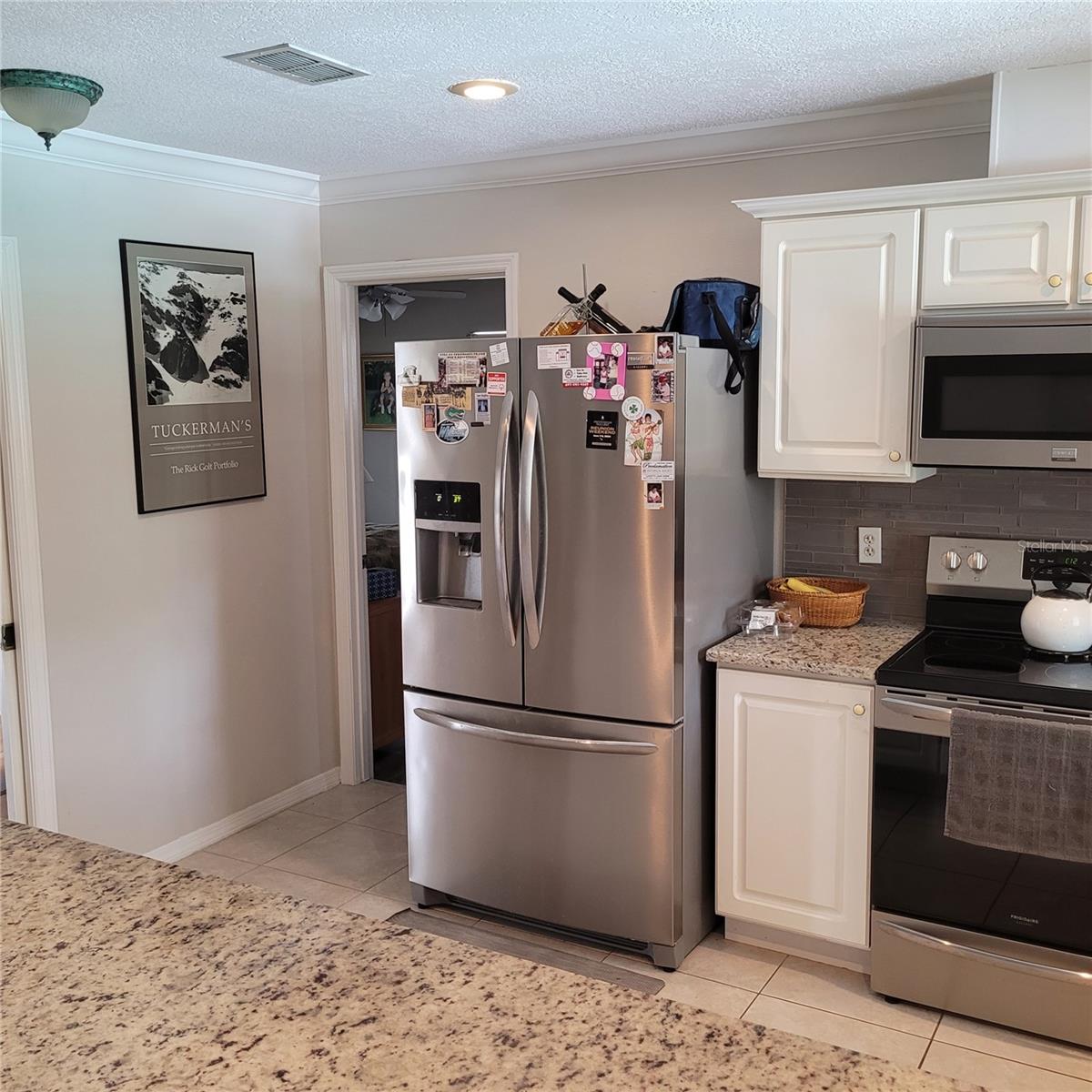 Image 4 of 19 For 8539 Clematis Lane