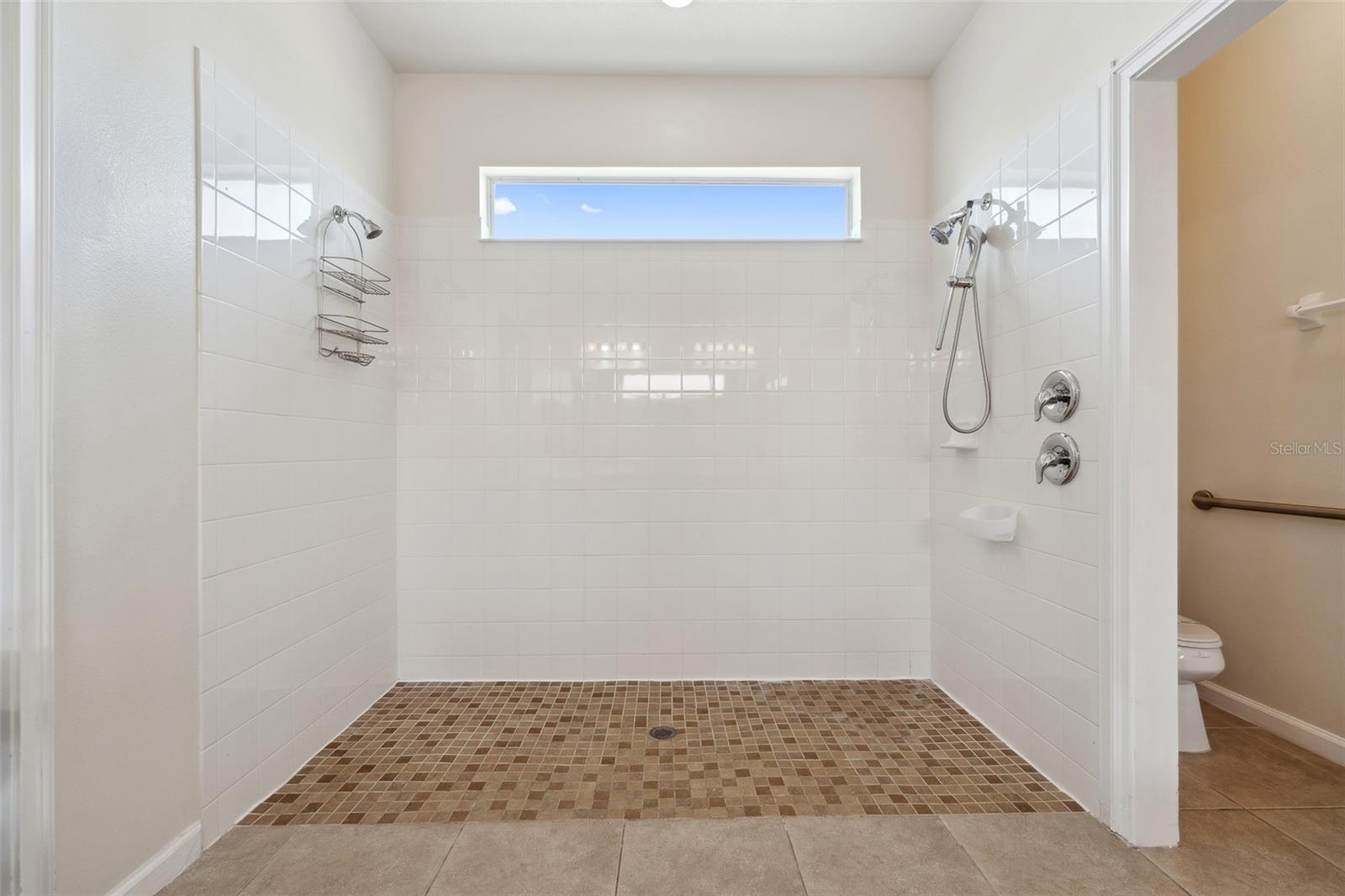 Image 20 of 42 For 4080 Oaktree Drive