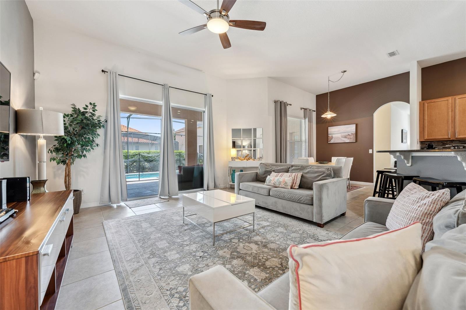 Image 6 of 42 For 4080 Oaktree Drive