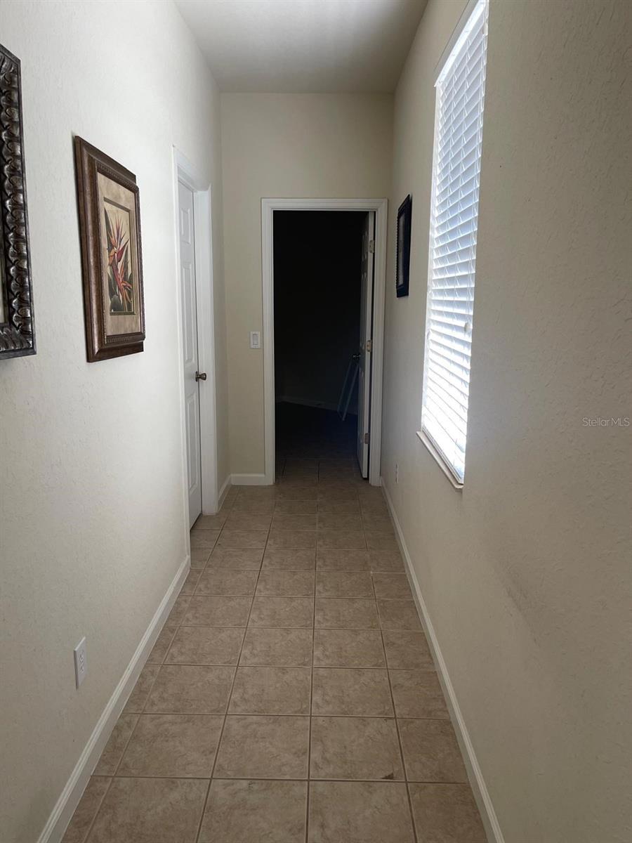 Image 15 of 25 For 4989 Thames Street W