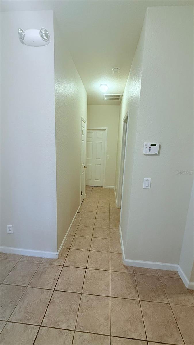 Image 16 of 25 For 4989 Thames Street W