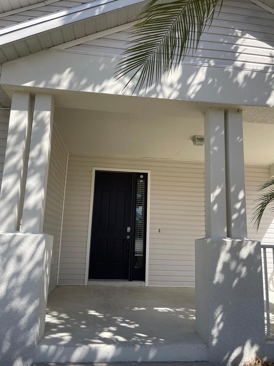 Image 2 of 25 For 4989 Thames Street W