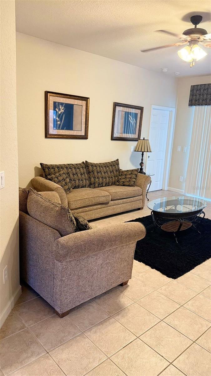 Image 3 of 25 For 4989 Thames Street W
