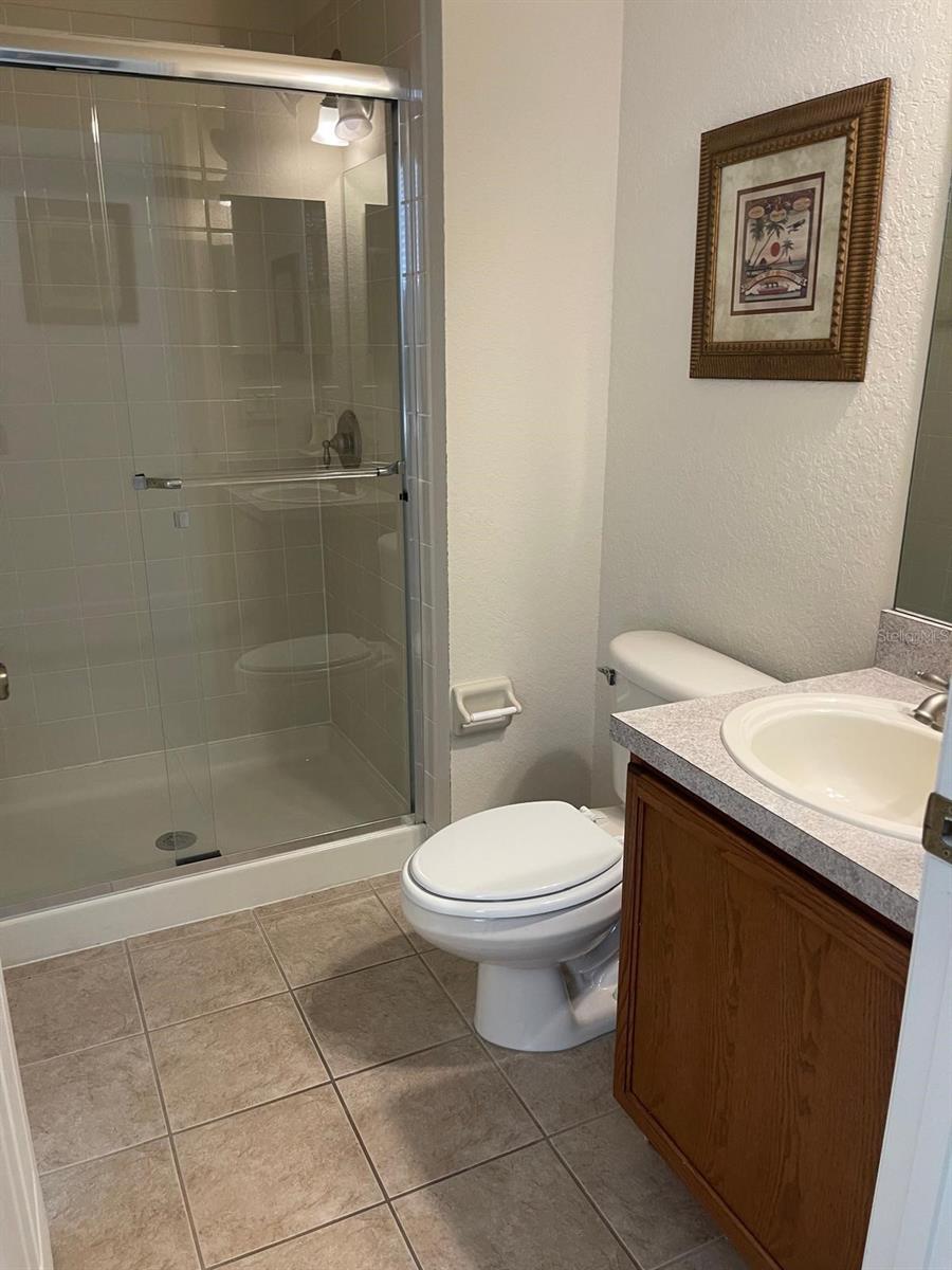 Image 7 of 25 For 4989 Thames Street W