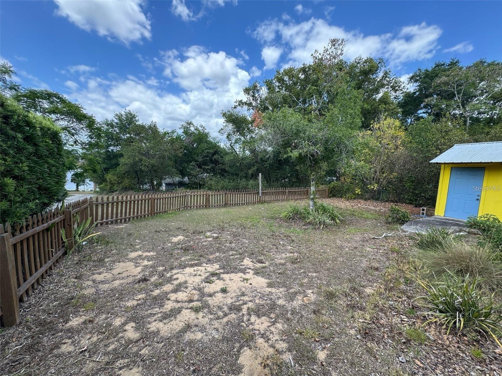 Image 12 of 35 For 825 Poinsettia Drive
