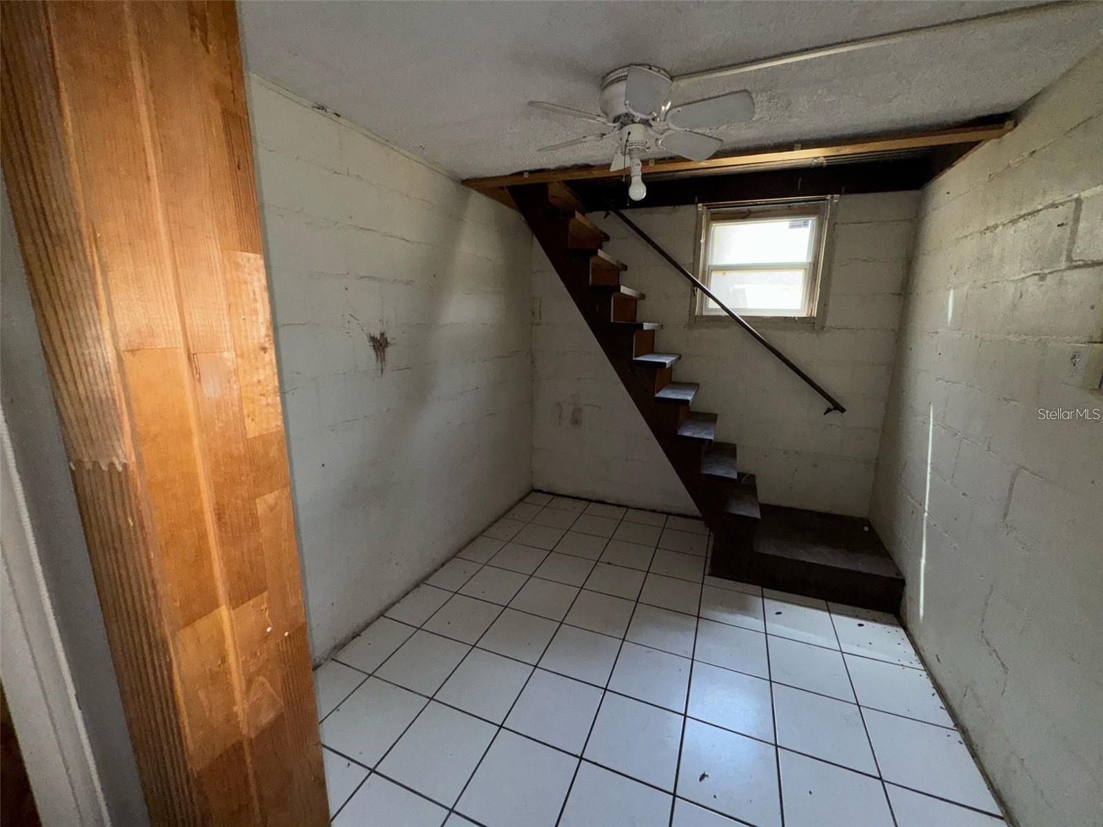 Image 31 of 35 For 825 Poinsettia Drive