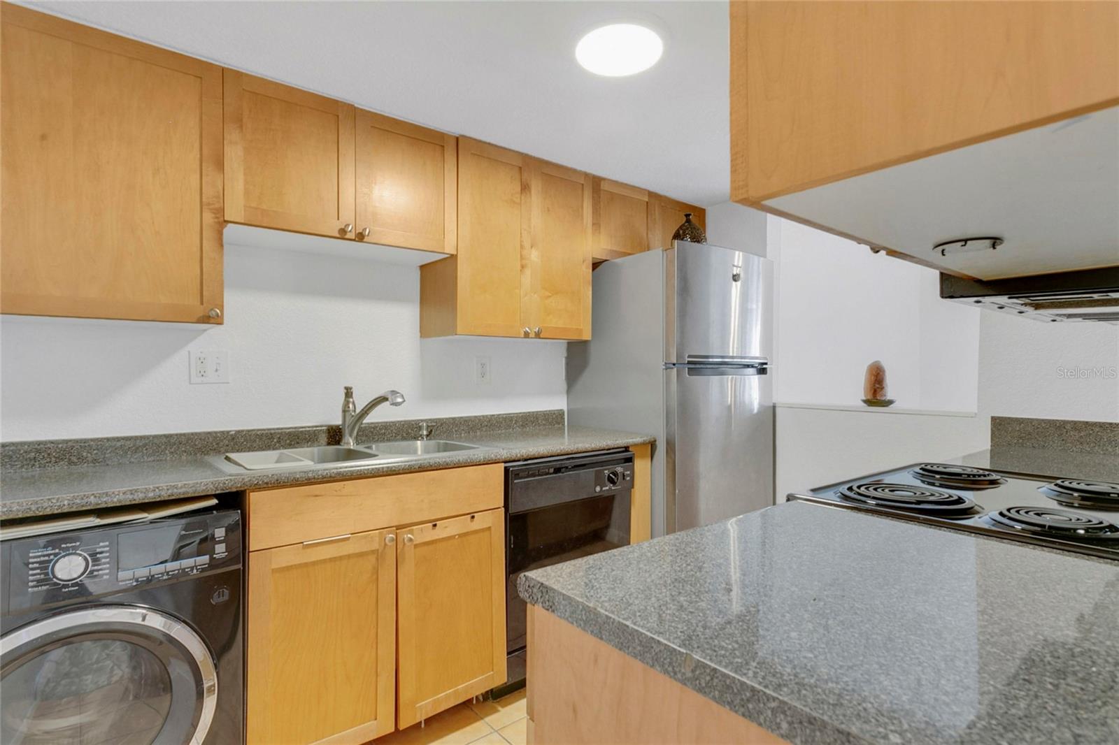 Image 5 of 32 For 758 Michigan Street 203