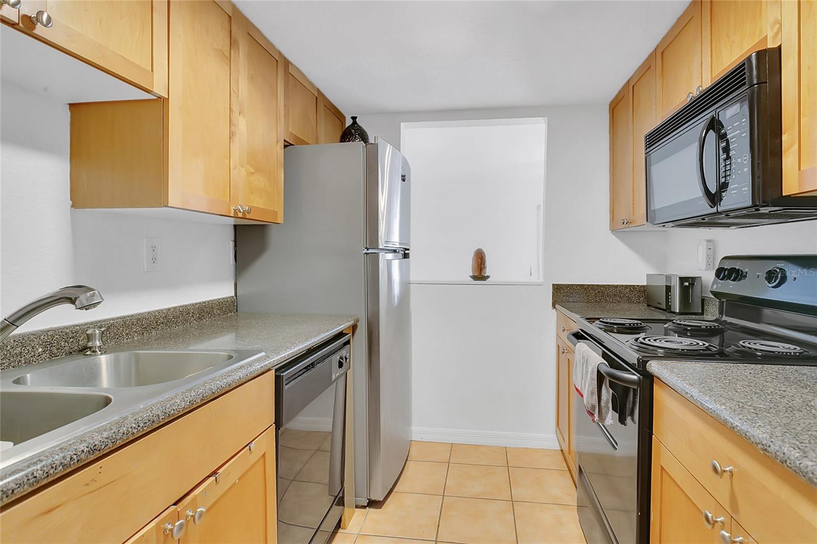 Image 6 of 32 For 758 Michigan Street 203