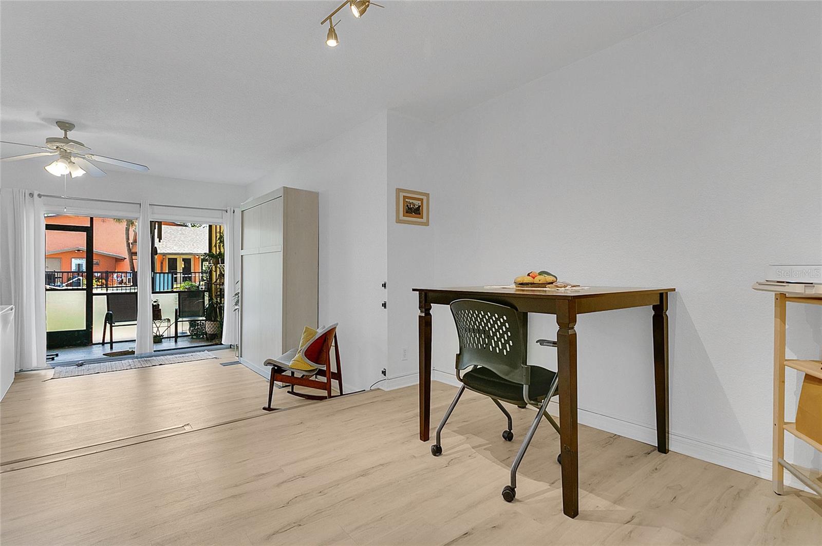 Image 8 of 32 For 758 Michigan Street 203