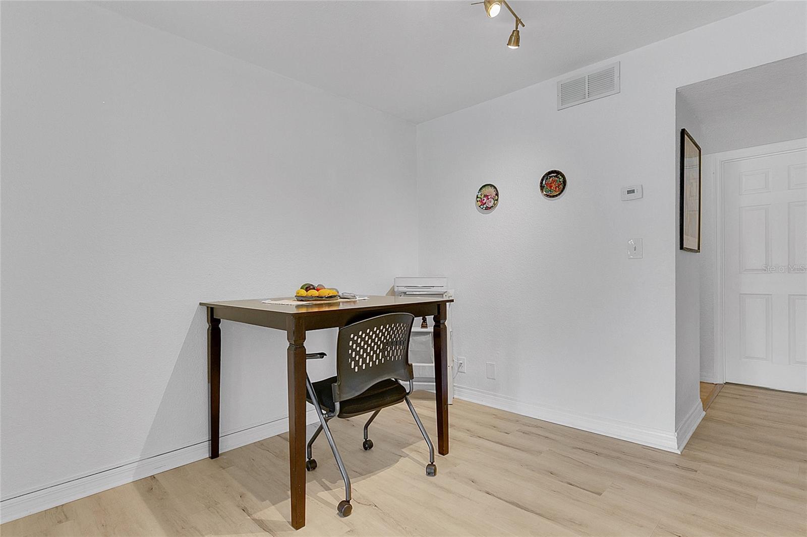 Image 9 of 32 For 758 Michigan Street 203