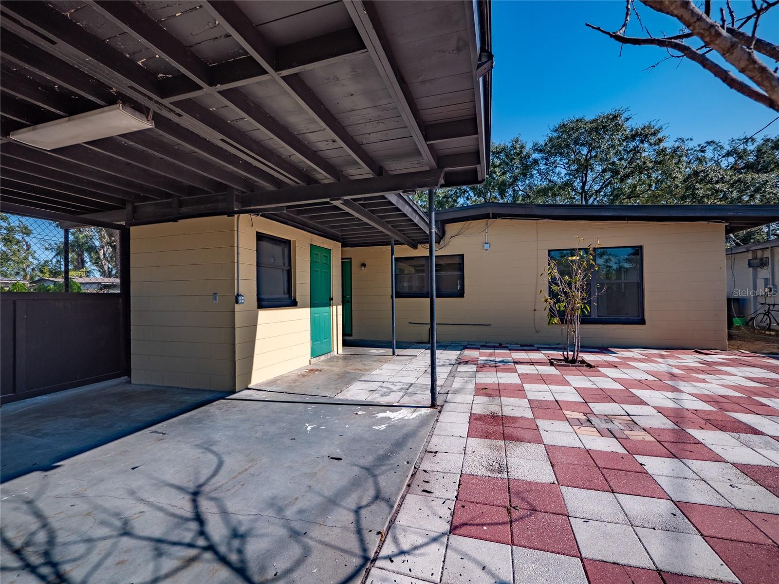 Image 21 of 25 For 332 Lakeland Avenue