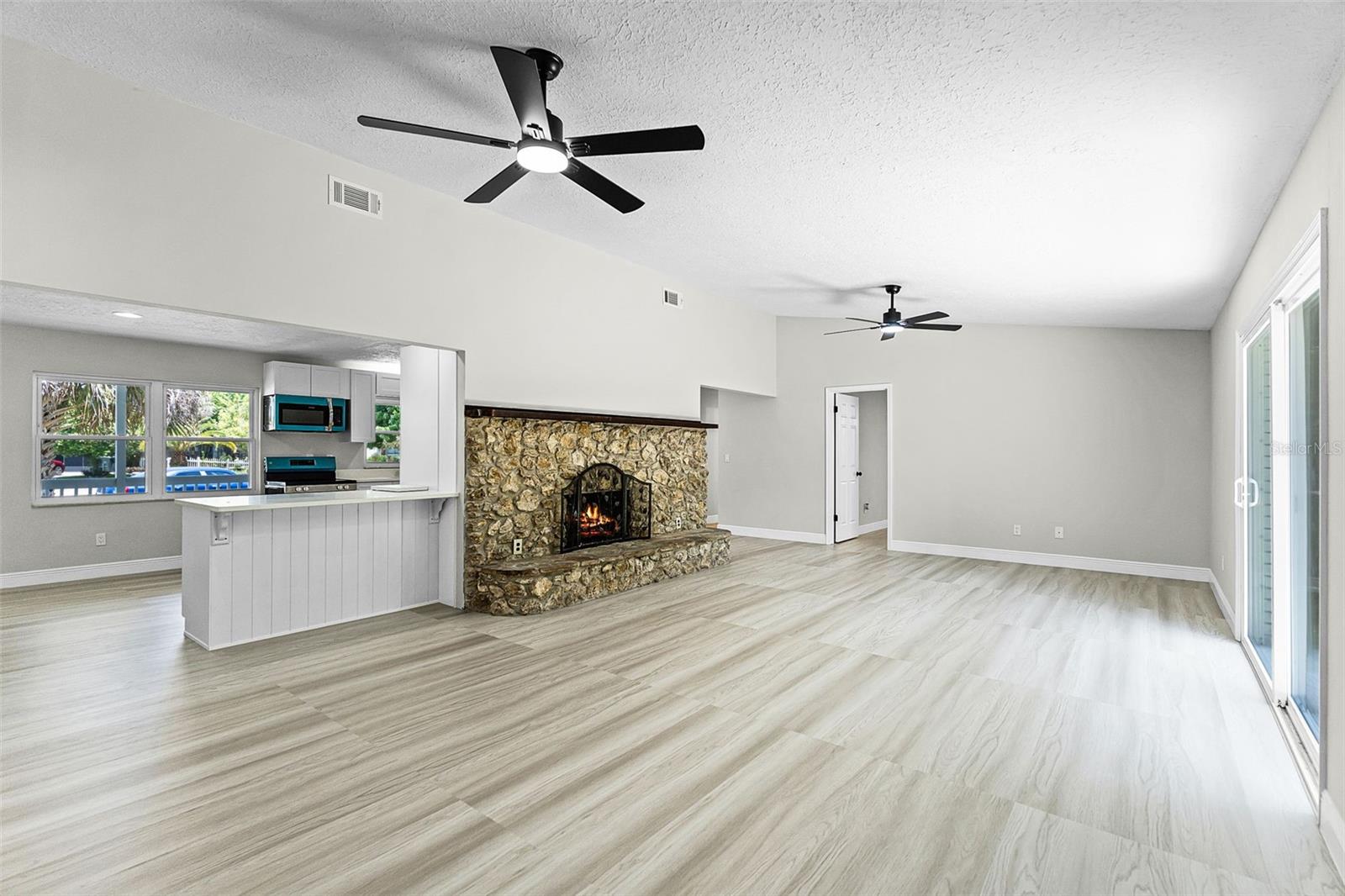Image 12 of 35 For 174 Pine Grove Ct