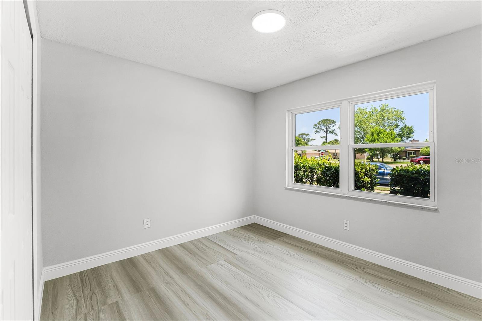 Image 23 of 35 For 174 Pine Grove Ct