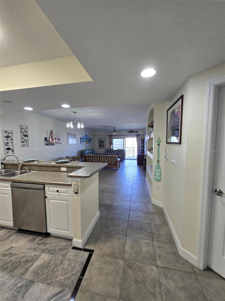Image 16 of 79 For 5300 Atlantic Avenue 2-603