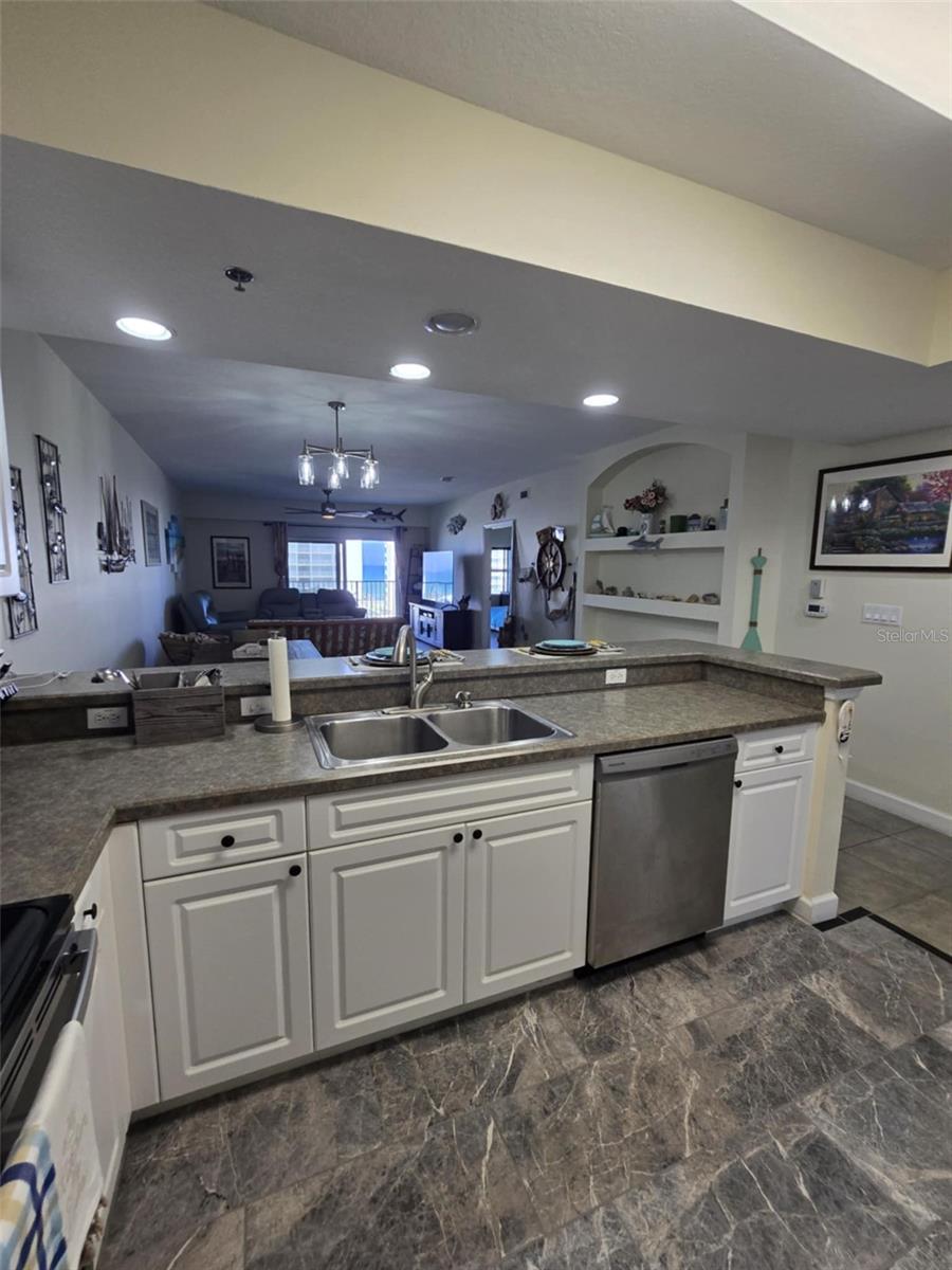 Image 18 of 79 For 5300 Atlantic Avenue 2-603