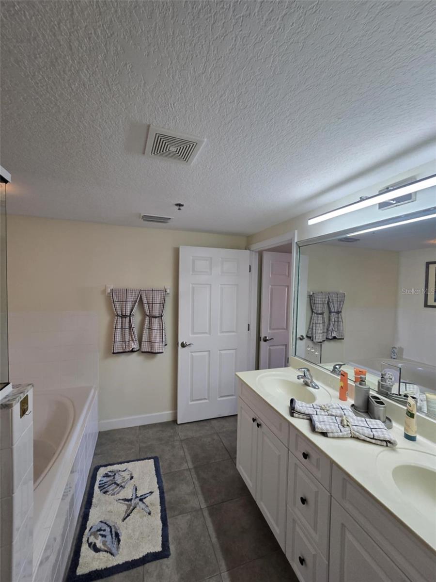 Image 35 of 79 For 5300 Atlantic Avenue 2-603