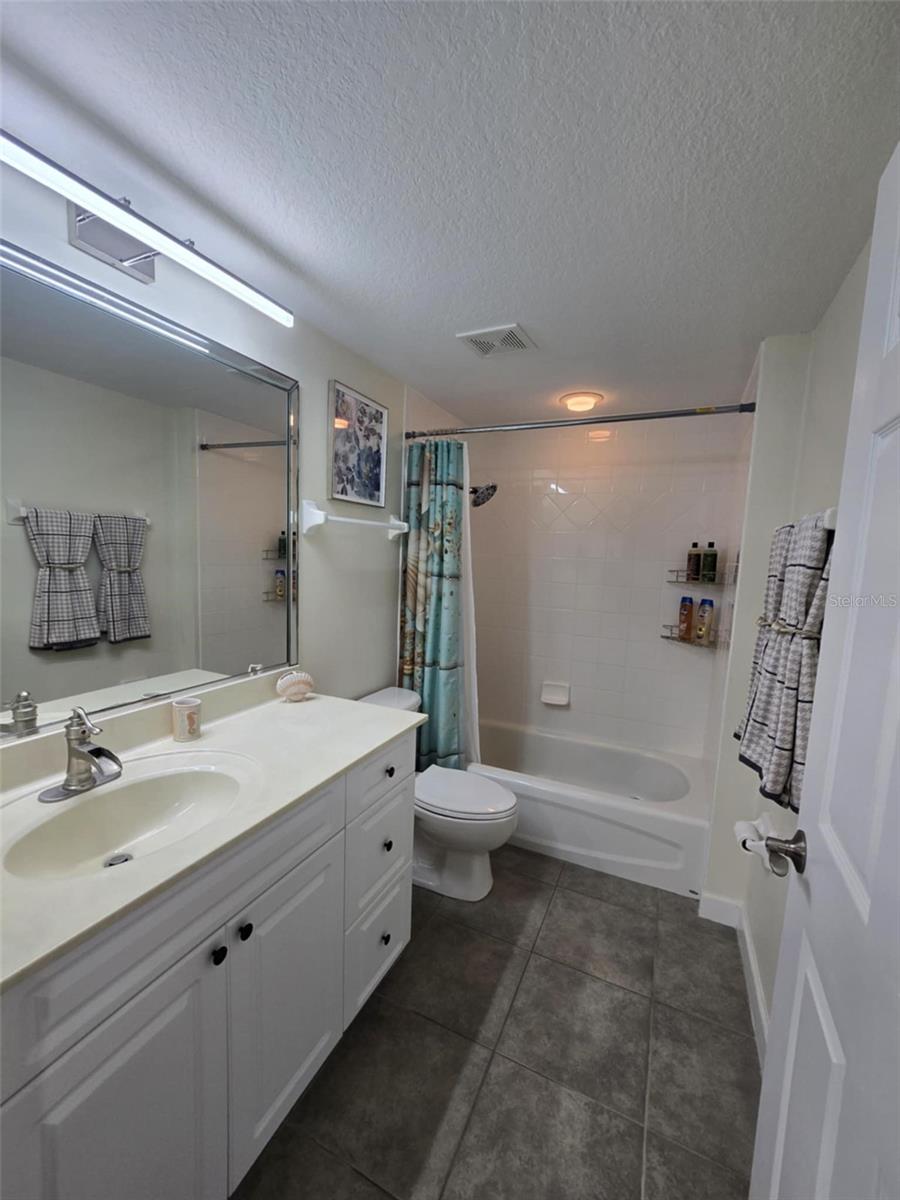 Image 42 of 79 For 5300 Atlantic Avenue 2-603