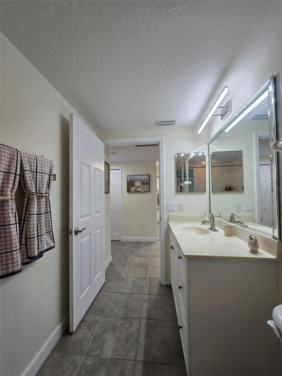 Image 43 of 79 For 5300 Atlantic Avenue 2-603