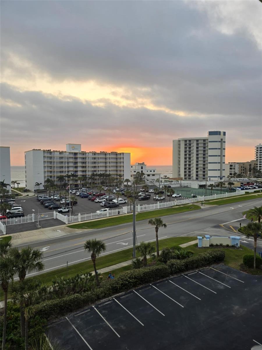 Image 8 of 79 For 5300 Atlantic Avenue 2-603