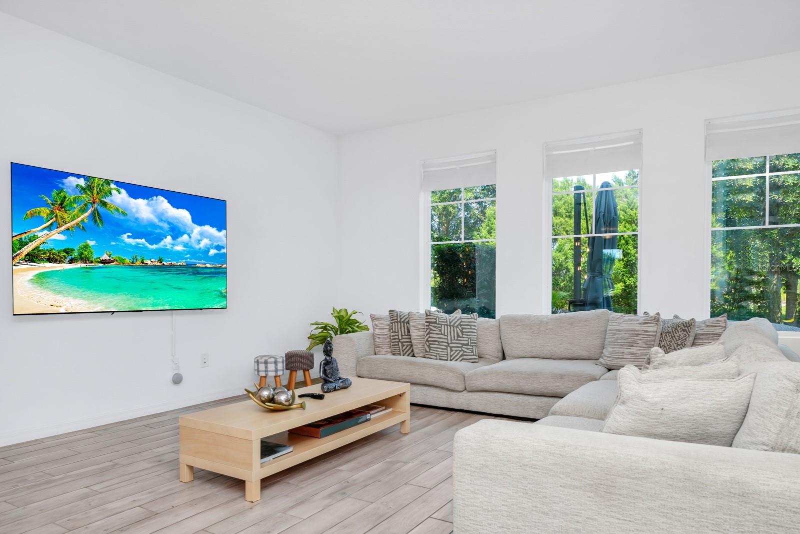 Image 12 of 55 For 652 Benoi Drive