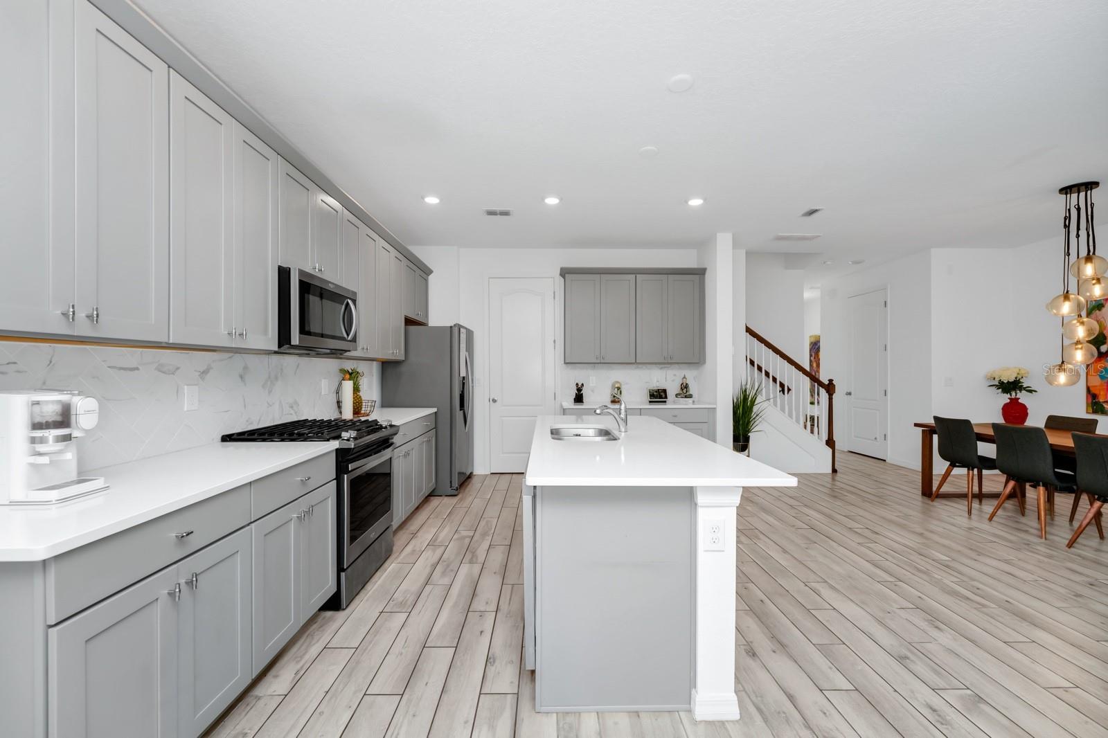 Image 14 of 55 For 652 Benoi Drive