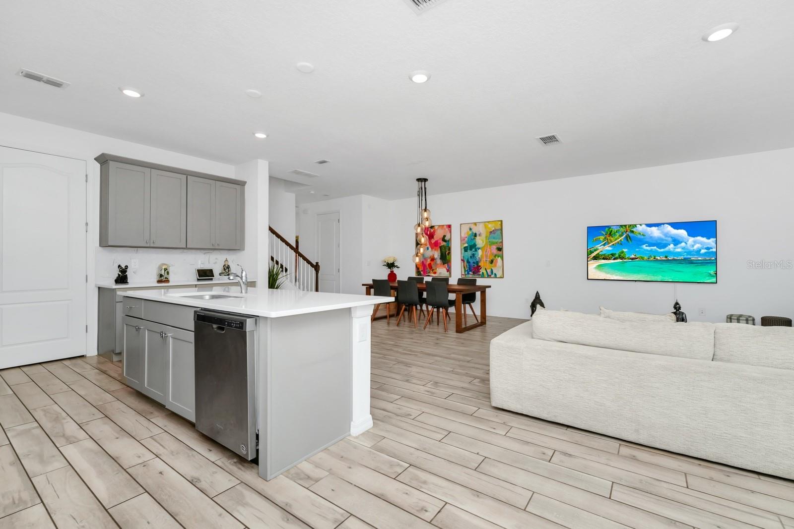 Image 15 of 55 For 652 Benoi Drive