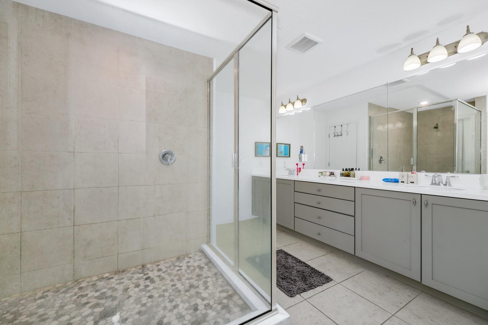 Image 20 of 55 For 652 Benoi Drive