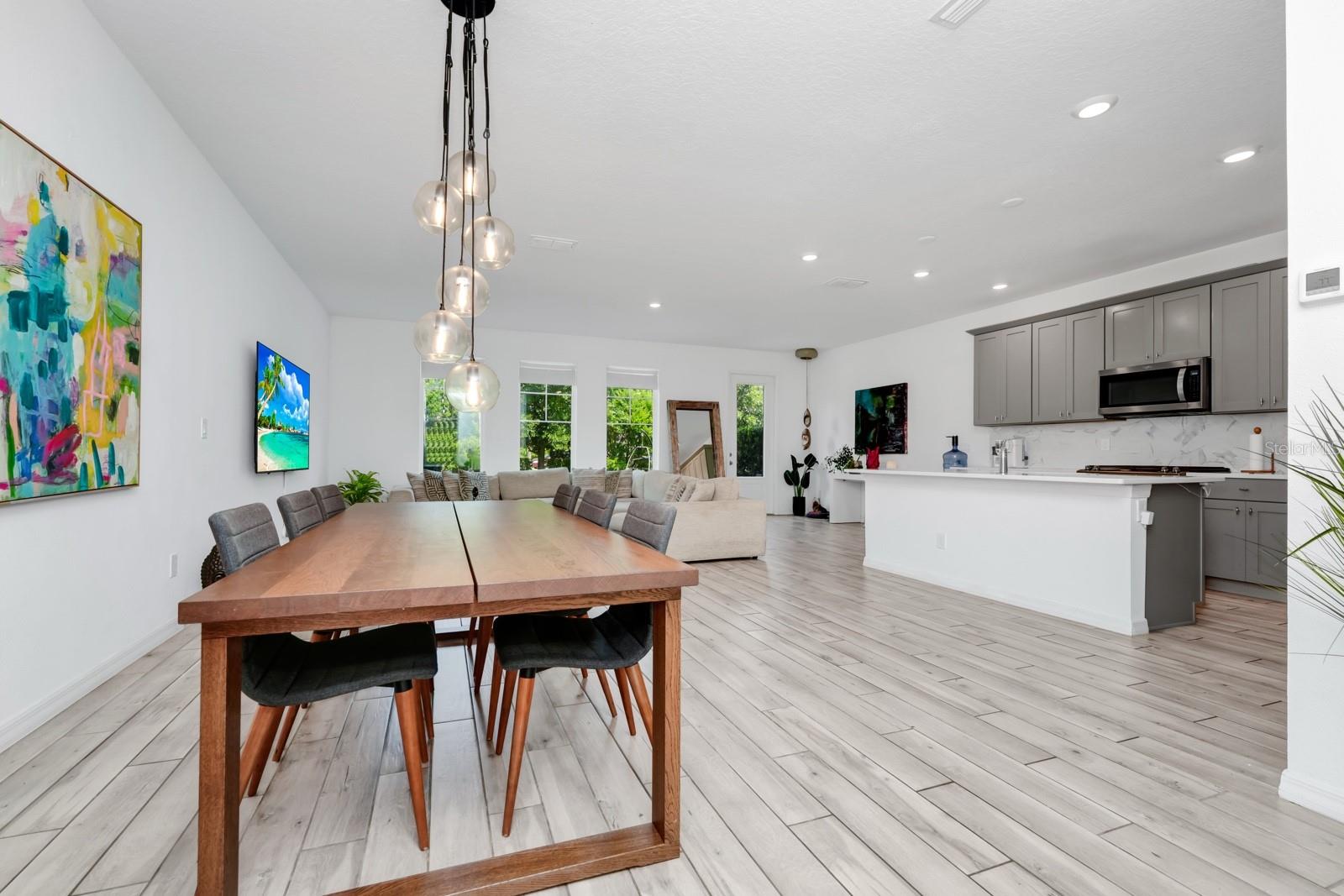 Image 8 of 55 For 652 Benoi Drive