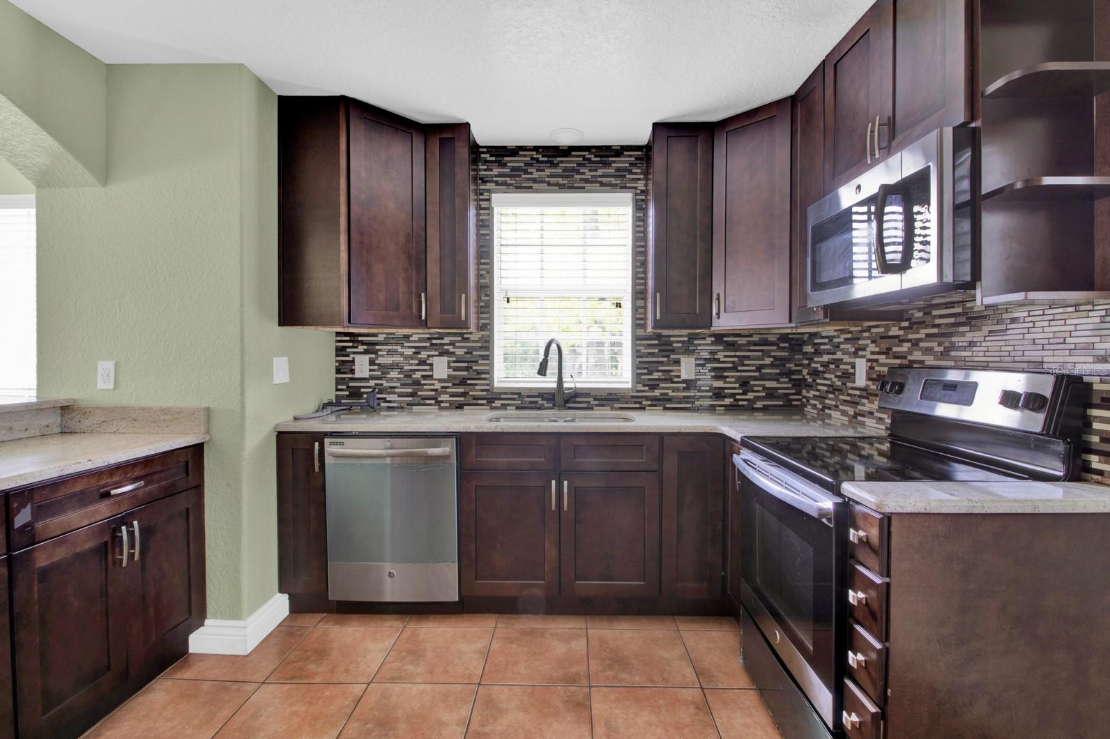 Image 11 of 24 For 416 Banyon Tree Circle 108