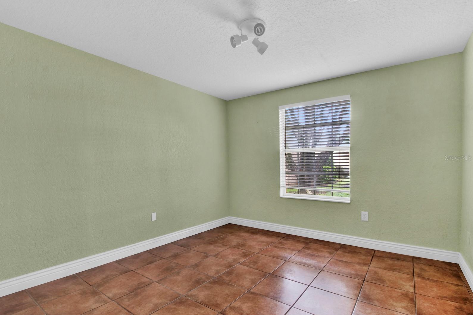 Image 18 of 24 For 416 Banyon Tree Circle 108