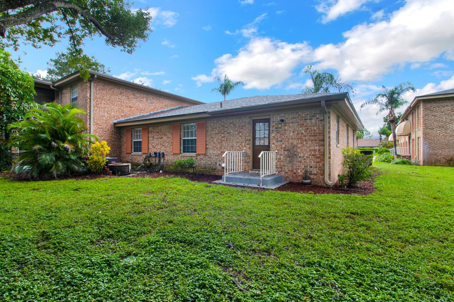 Image 21 of 24 For 416 Banyon Tree Circle 108