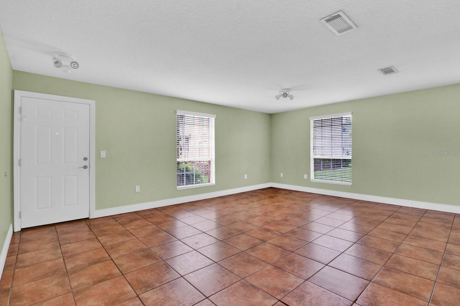 Image 5 of 24 For 416 Banyon Tree Circle 108