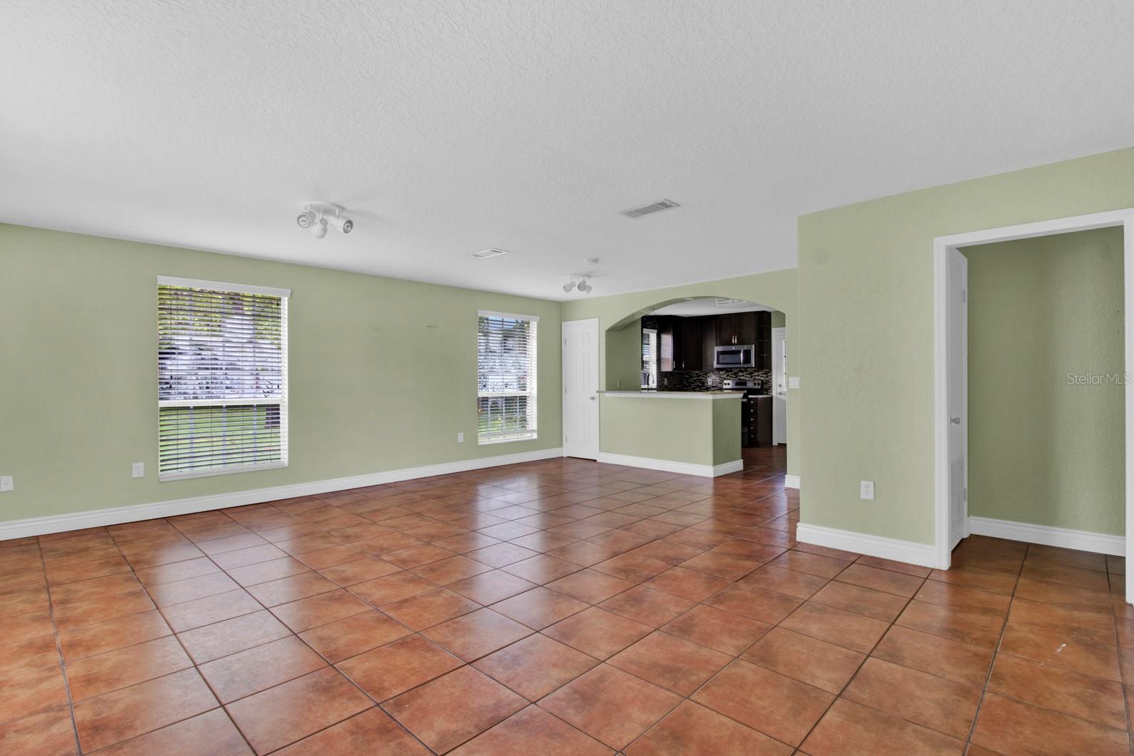 Image 6 of 24 For 416 Banyon Tree Circle 108
