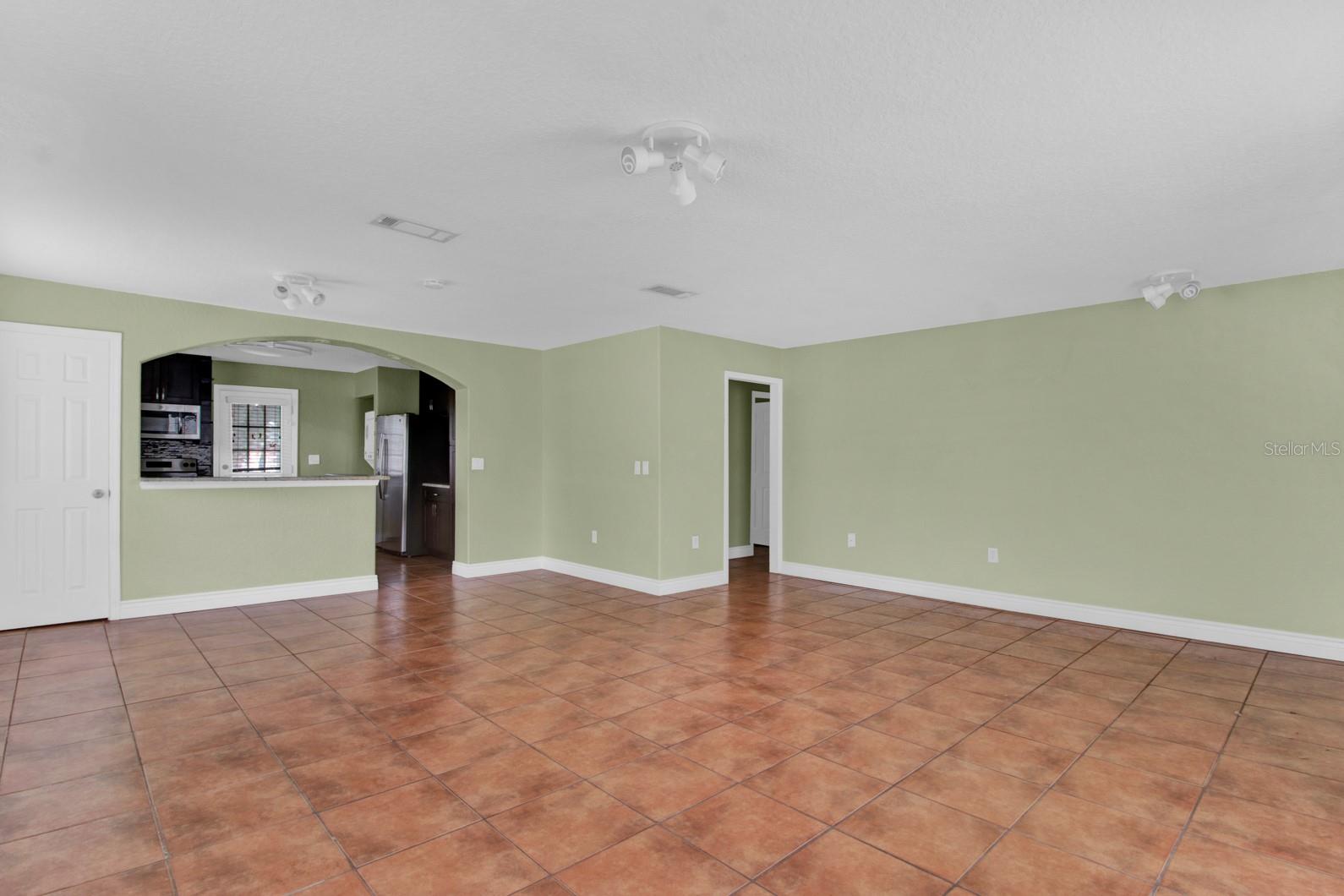 Image 7 of 24 For 416 Banyon Tree Circle 108